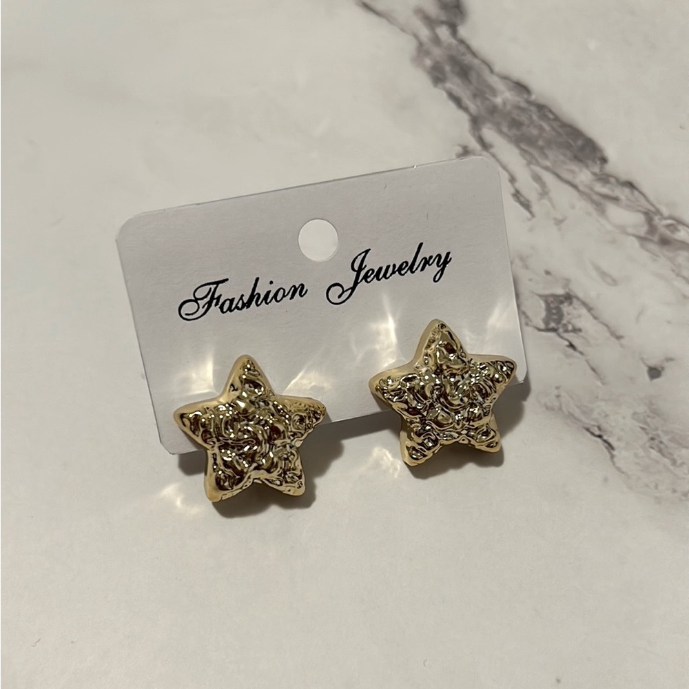 BRAND NEW❣️Y2K Gold Star Earrings